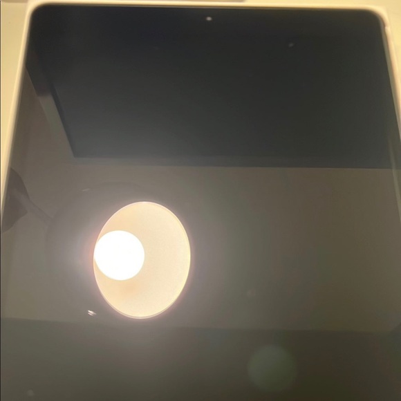 iPad 7th Generation 128GB Space Gray - Picture 3 of 10